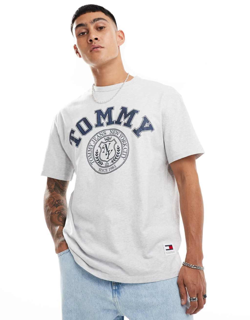 Tommy Jeans vintage arch T-shirt in gray Product Image