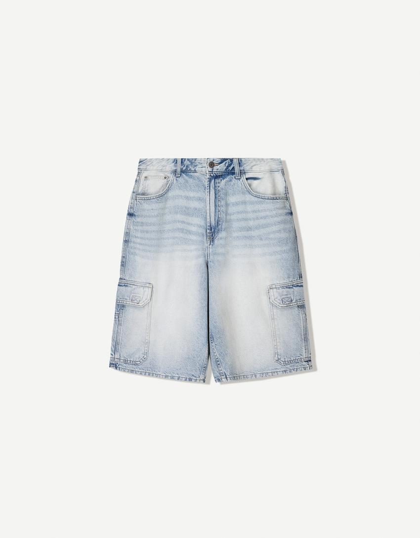 Baggy cargo Bermuda shorts Product Image