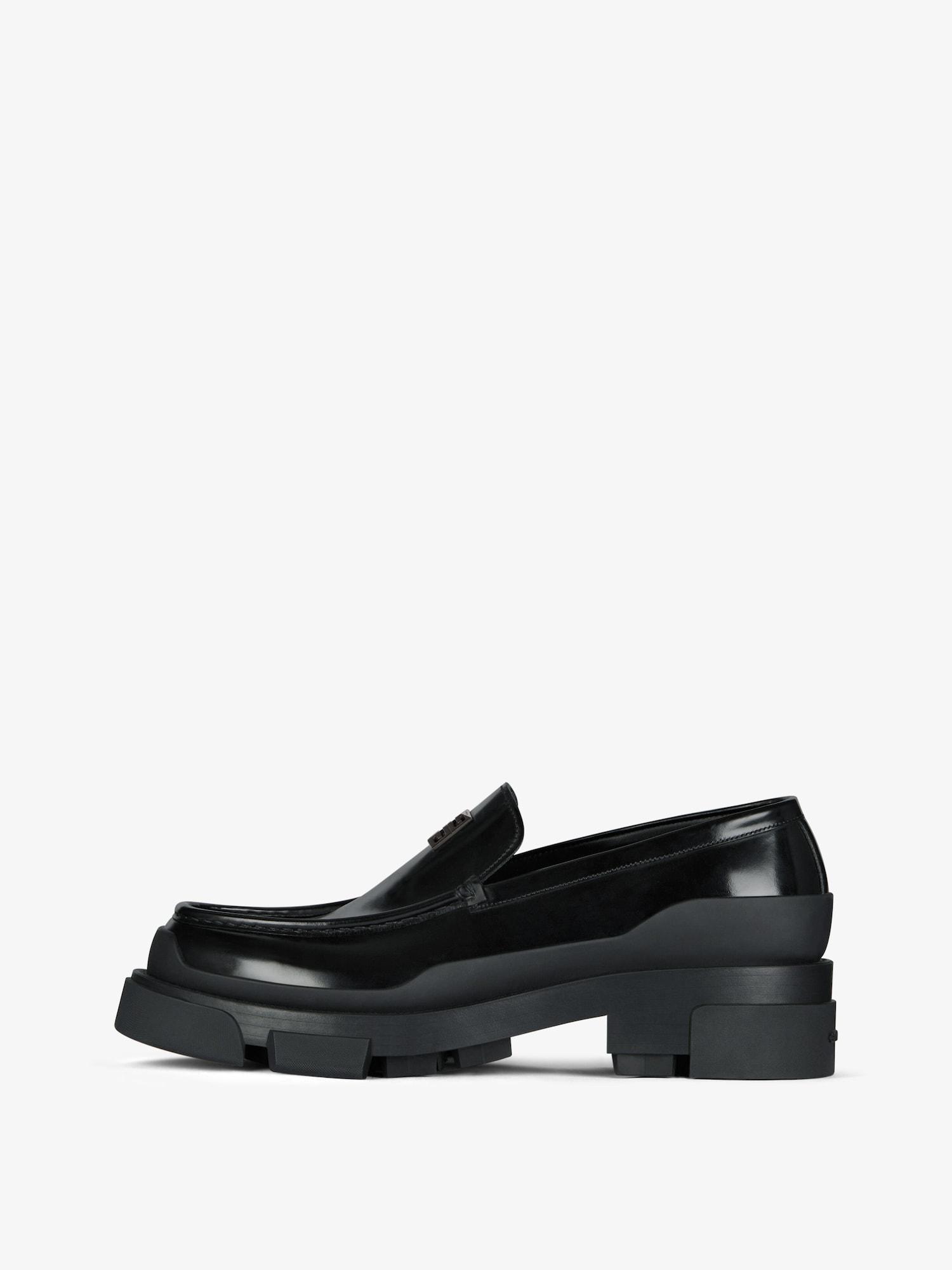 Derbies in leather Product Image
