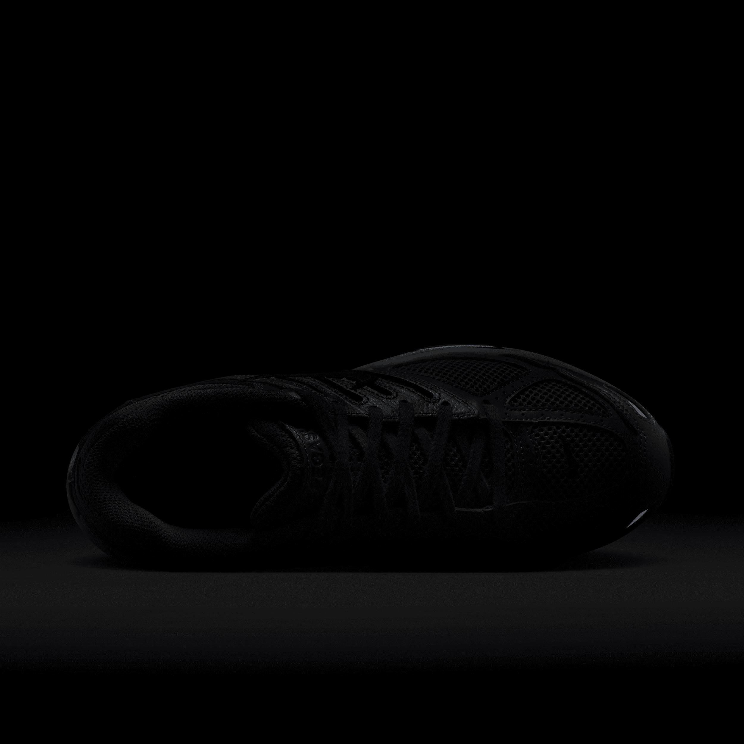 Nike Men's Air Pegasus 2005 Shoes Product Image