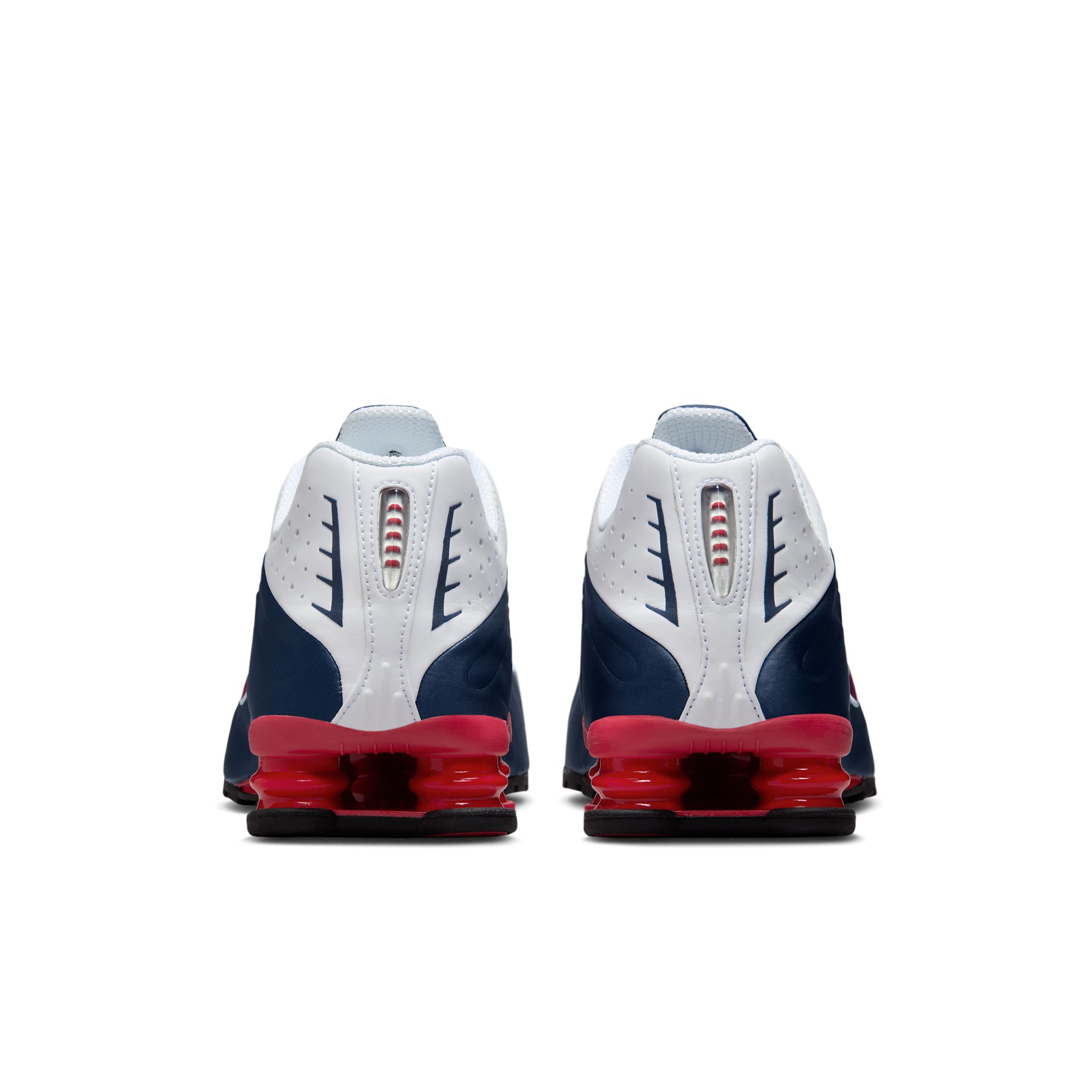 Nike Men's Shox R4 Shoes Product Image