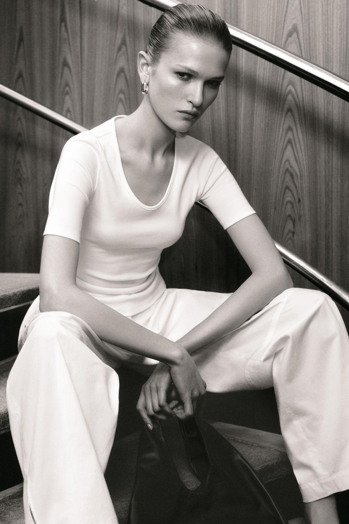 SLIM SCOOP-NECK COTTON T-SHIRT Product Image