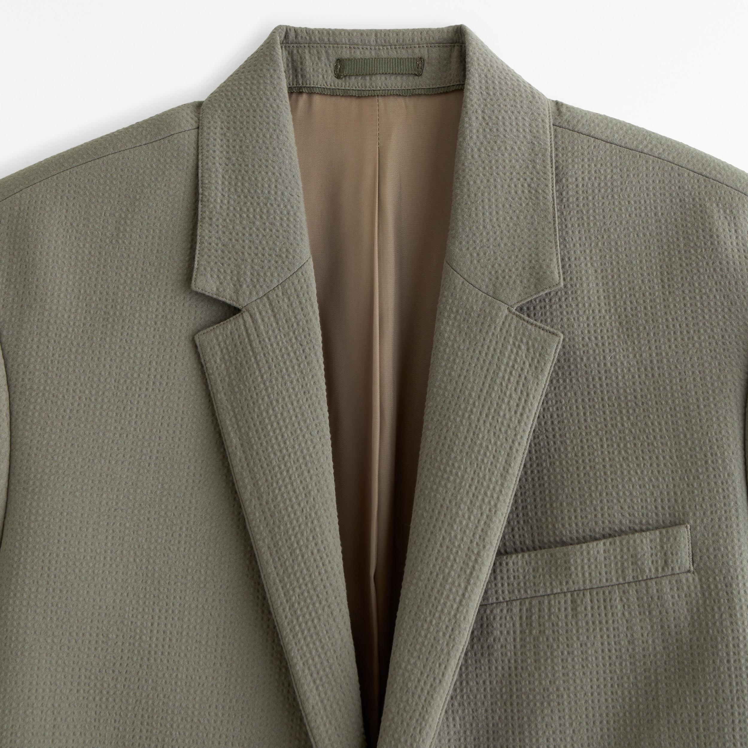 The A&F Collins Tailored Classic Seersucker Blazer Product Image