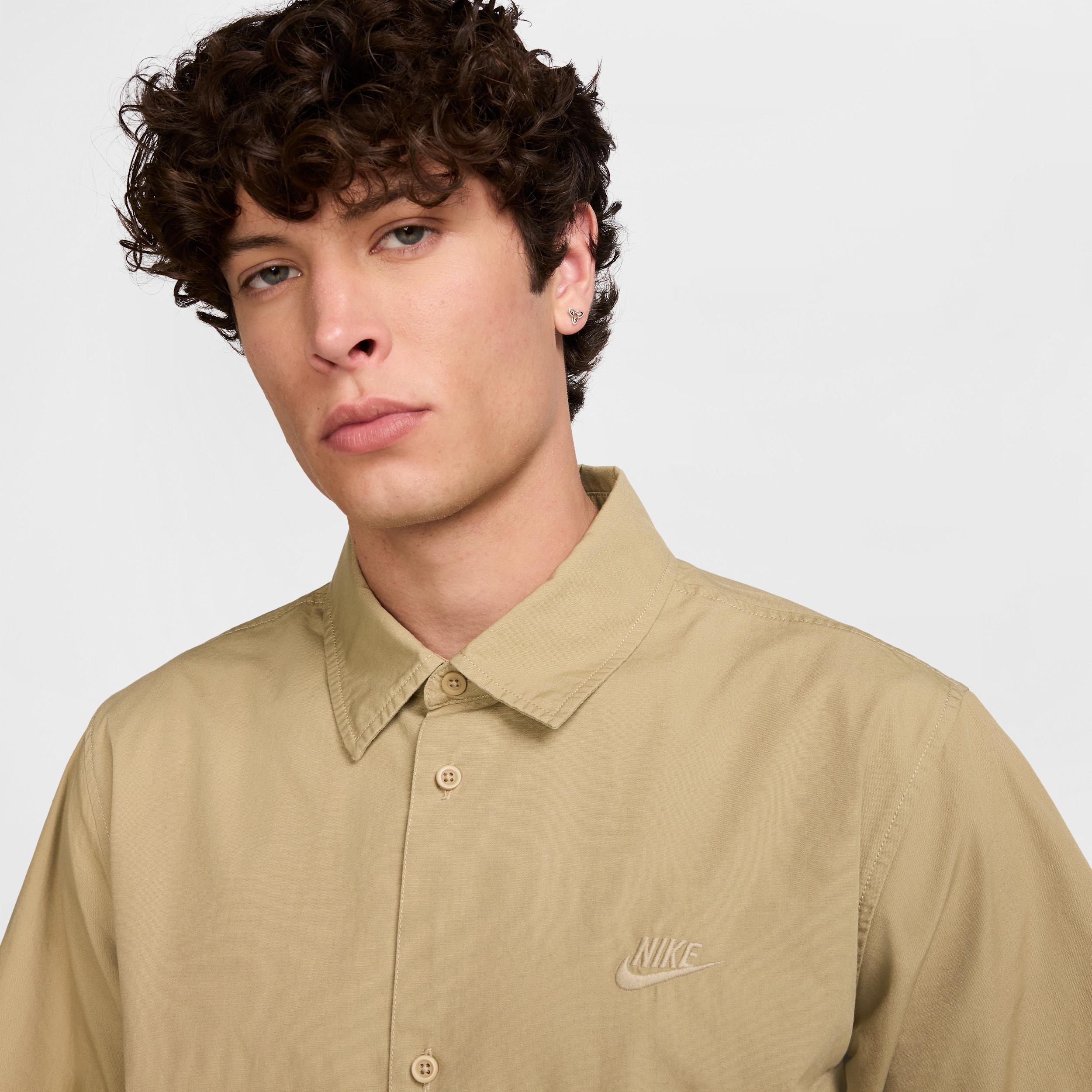 Nike Men's Club Short-Sleeve Button-Down Shirt Product Image