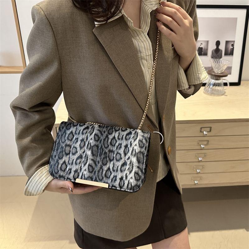 Chain Strap Leopard Print Flap Crossbody Bag Product Image