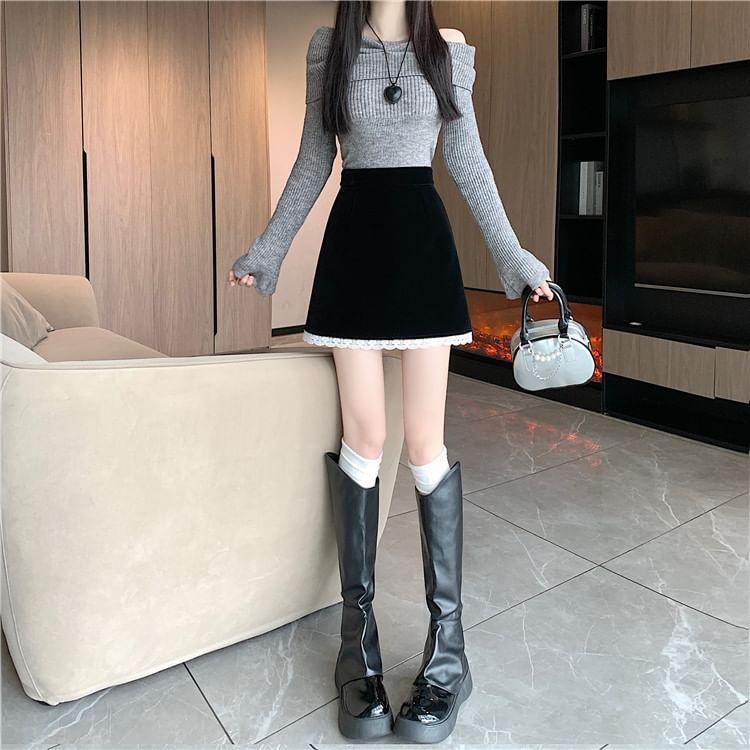 High Rise Contrast Lace Trim Velvet Mini A-Line Skirt Product Image