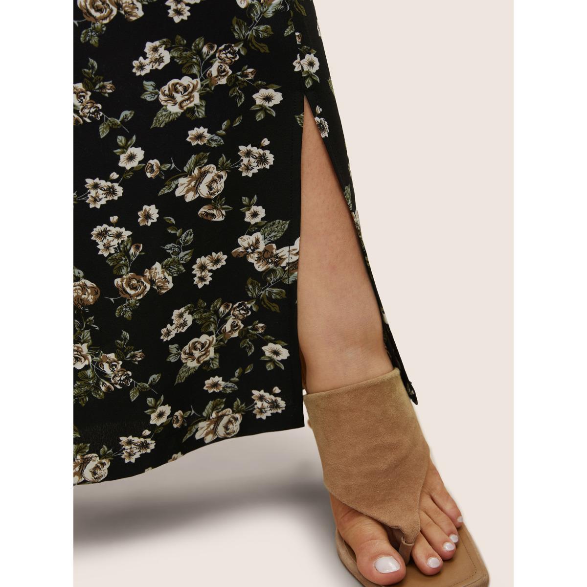 Plus Size Ditsy Floral Ties Split Hem Wide Leg Pants Women BlackFlower Resort Wide Leg High Rise Vacation Pants BloomChic 26/4X Product Image