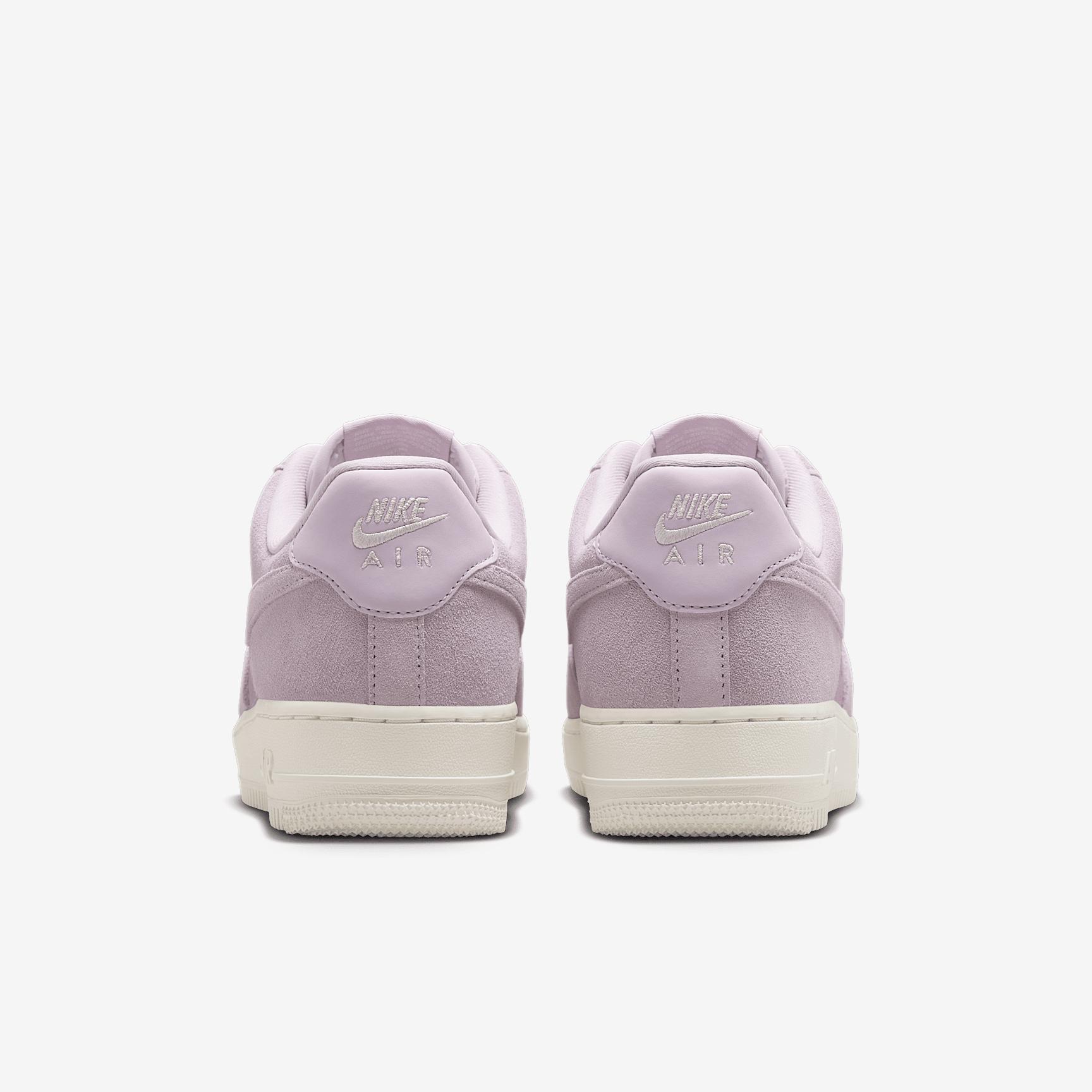 Nike Women's Air Force 1 '07 Shoes Product Image