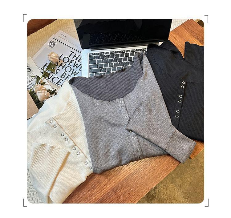 Long-Sleeve Scoop Neck Ribbed Button Slim Fit T-Shirt Product Image