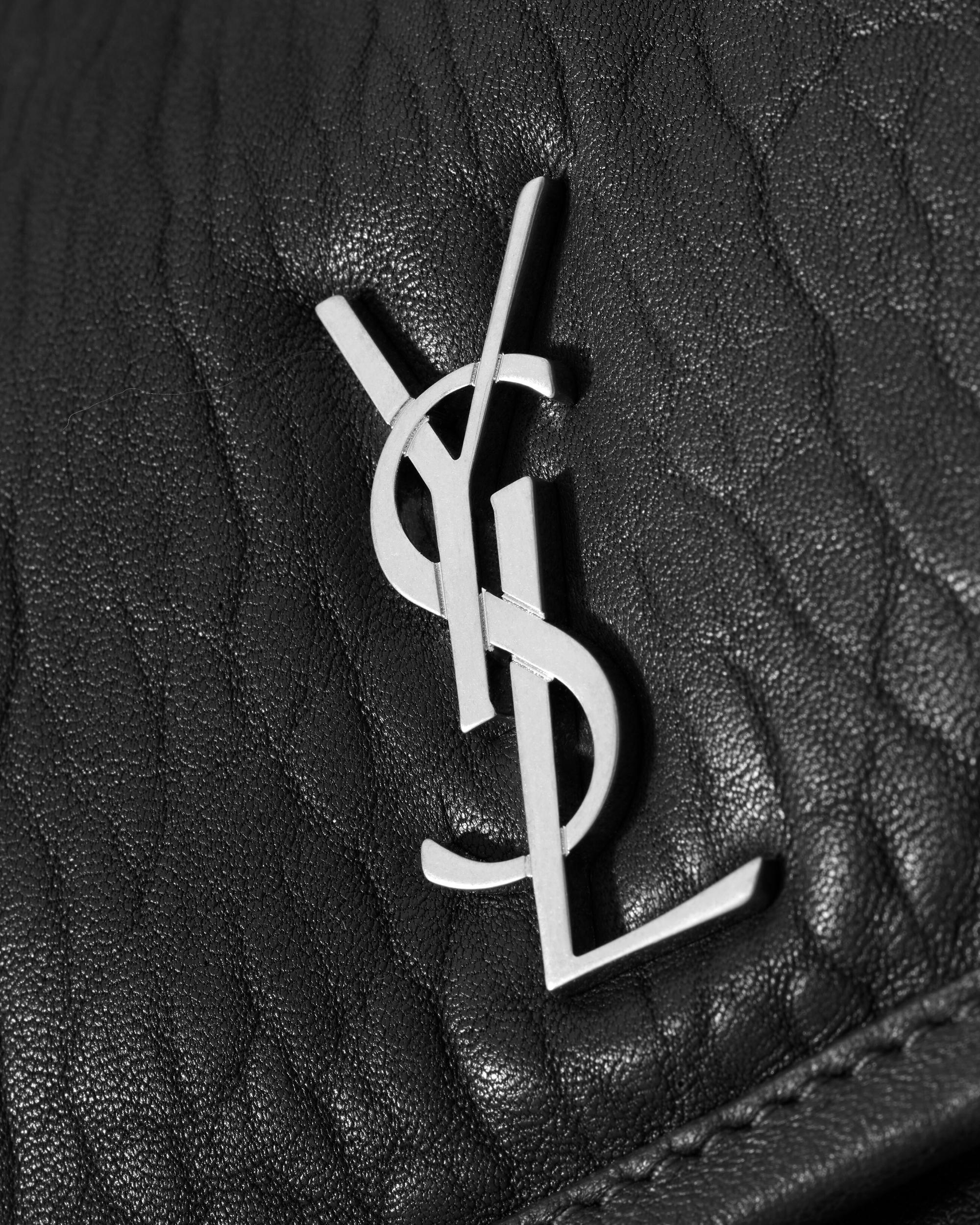 NIKI small messenger in grained lambskin Product Image