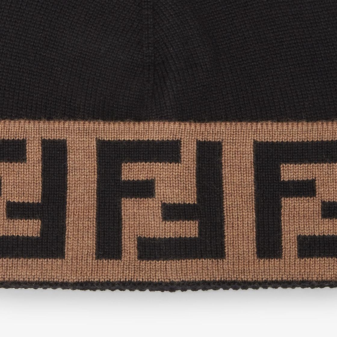 BeanieBlack wool hat Product Image