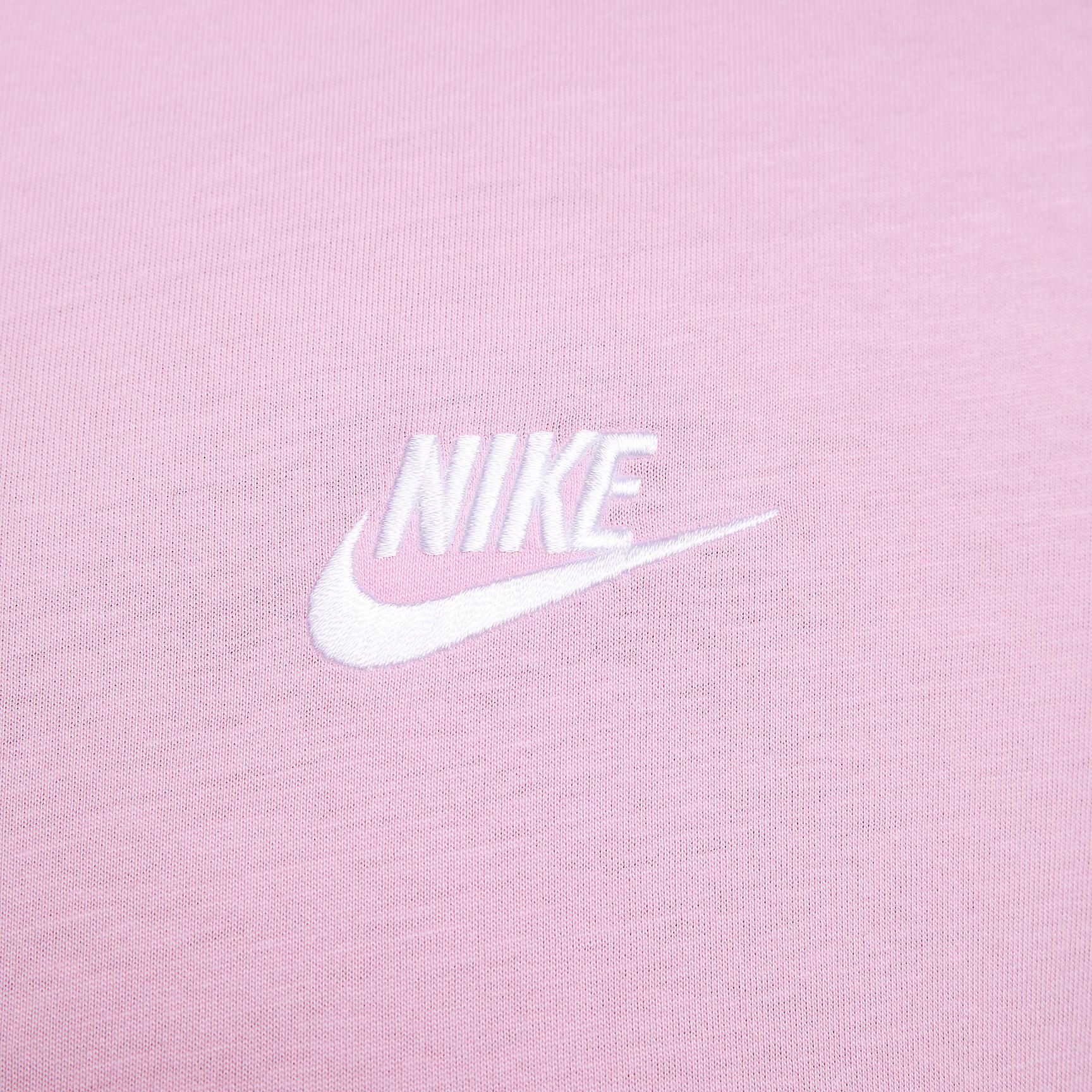 Men's Nike Sportswear Club T-Shirt Product Image