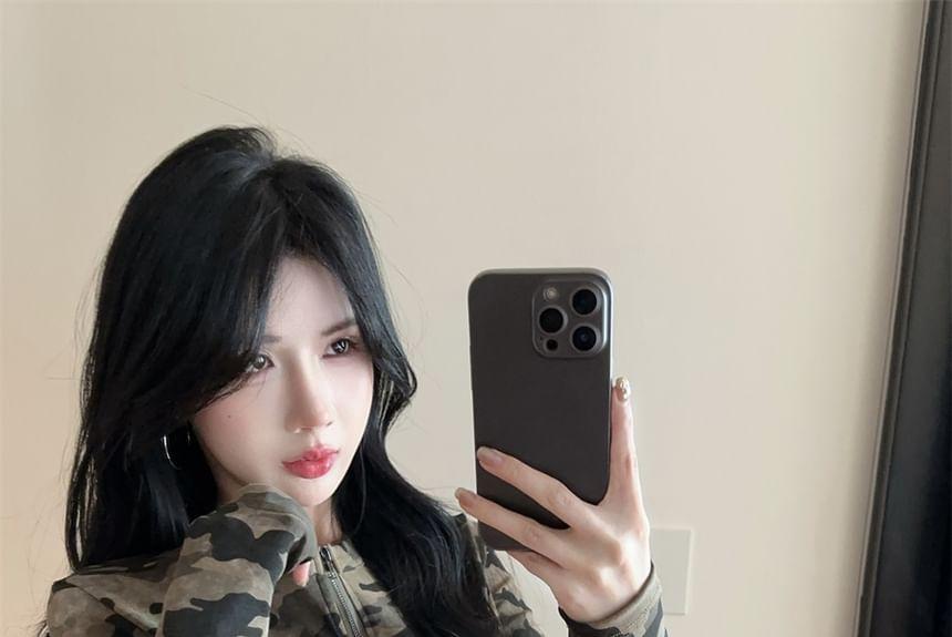Long Sleeve V-Neck Camouflage Print Crop Top Product Image