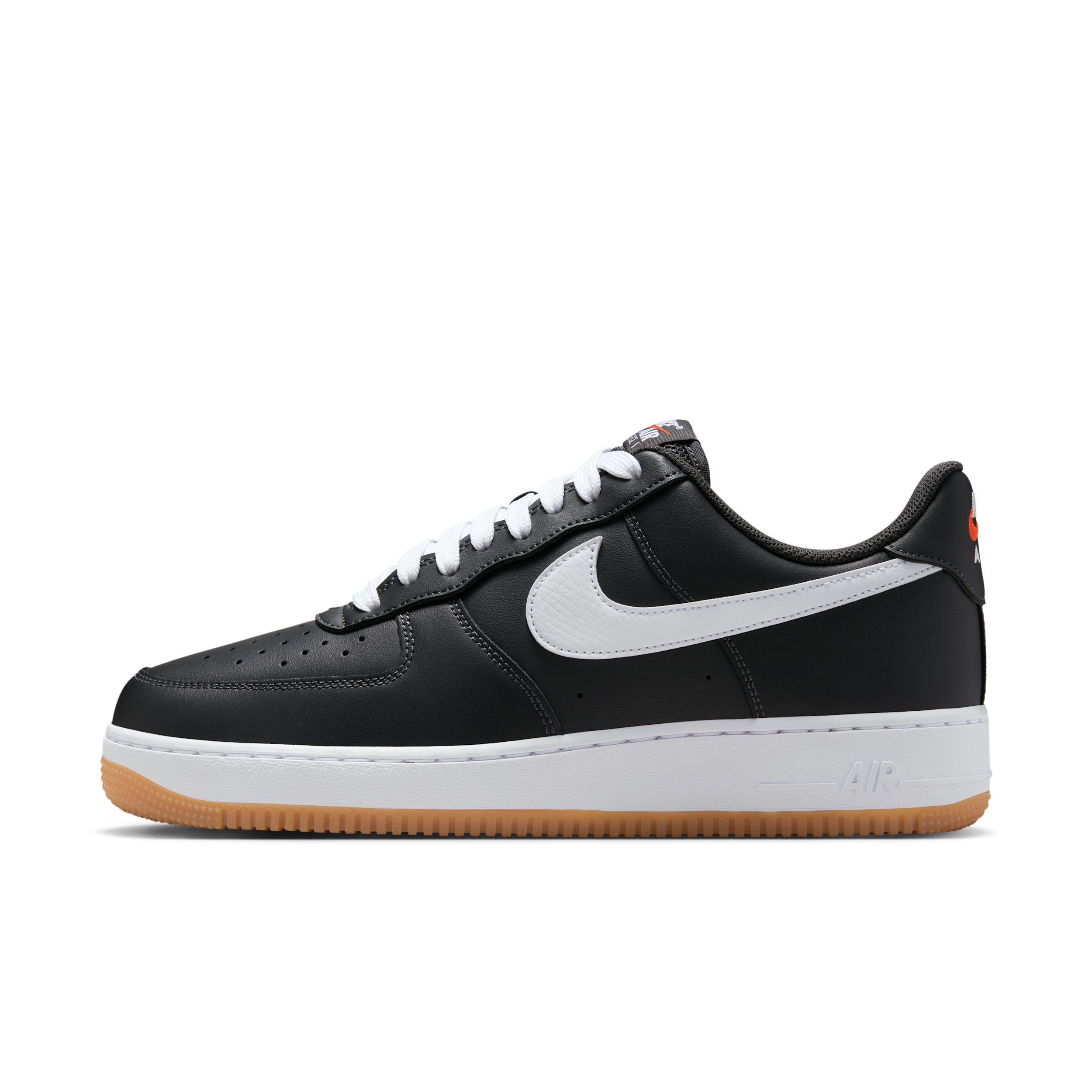 Nike Men's Air Force 1 '07 LV Shoes Product Image
