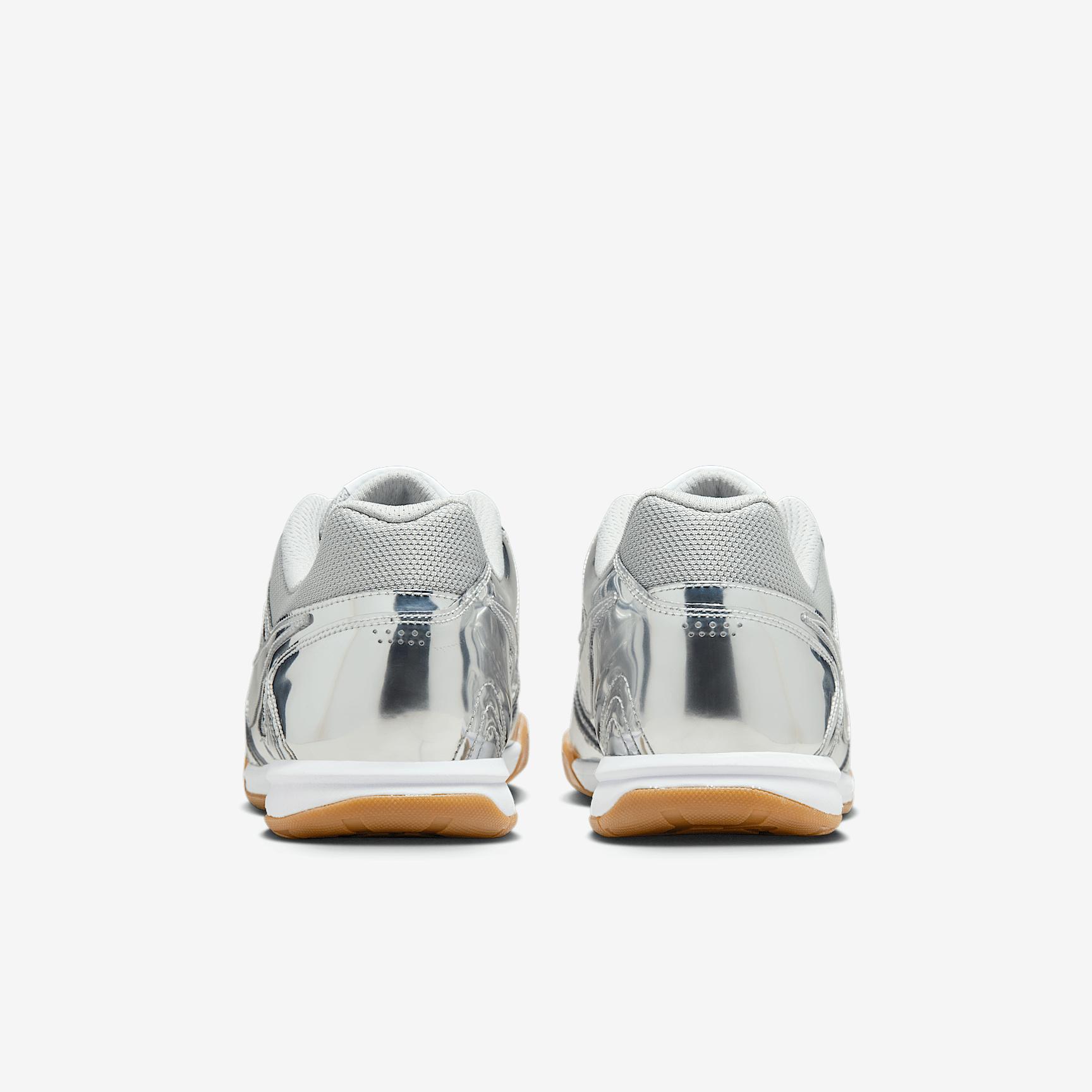 Nike Men's Gato LV8 Shoes Product Image