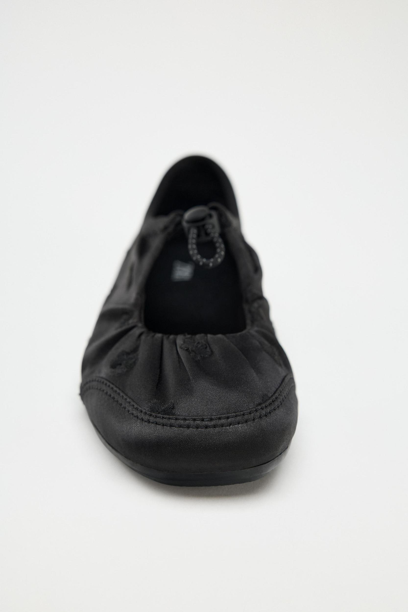 RUCHED BALLET FLAT Product Image
