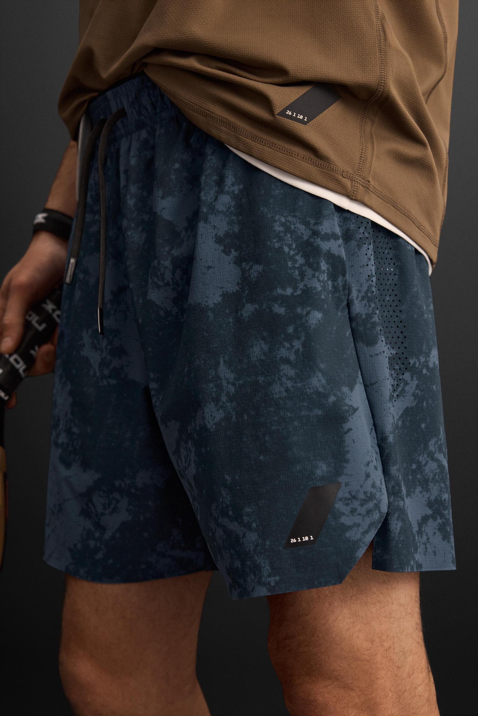 ABSTRACT PRINT TRAINING SHORTS Product Image