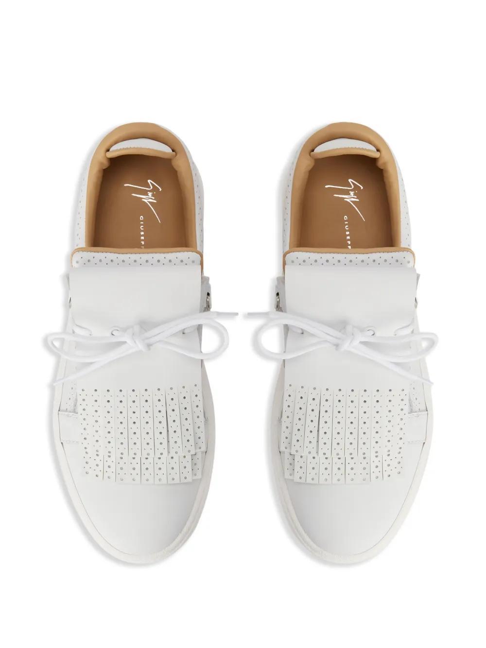 GZ94 kiltie low-top leather trainers Product Image