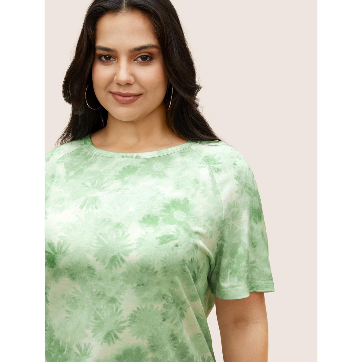 Plus Size Tie Dye Flowers Round Neck Raglan Sleeve T-shirt Green Women Casual Contrast Natural Flowers Round Neck Everyday T-shirts BloomChic 30/6X Product Image