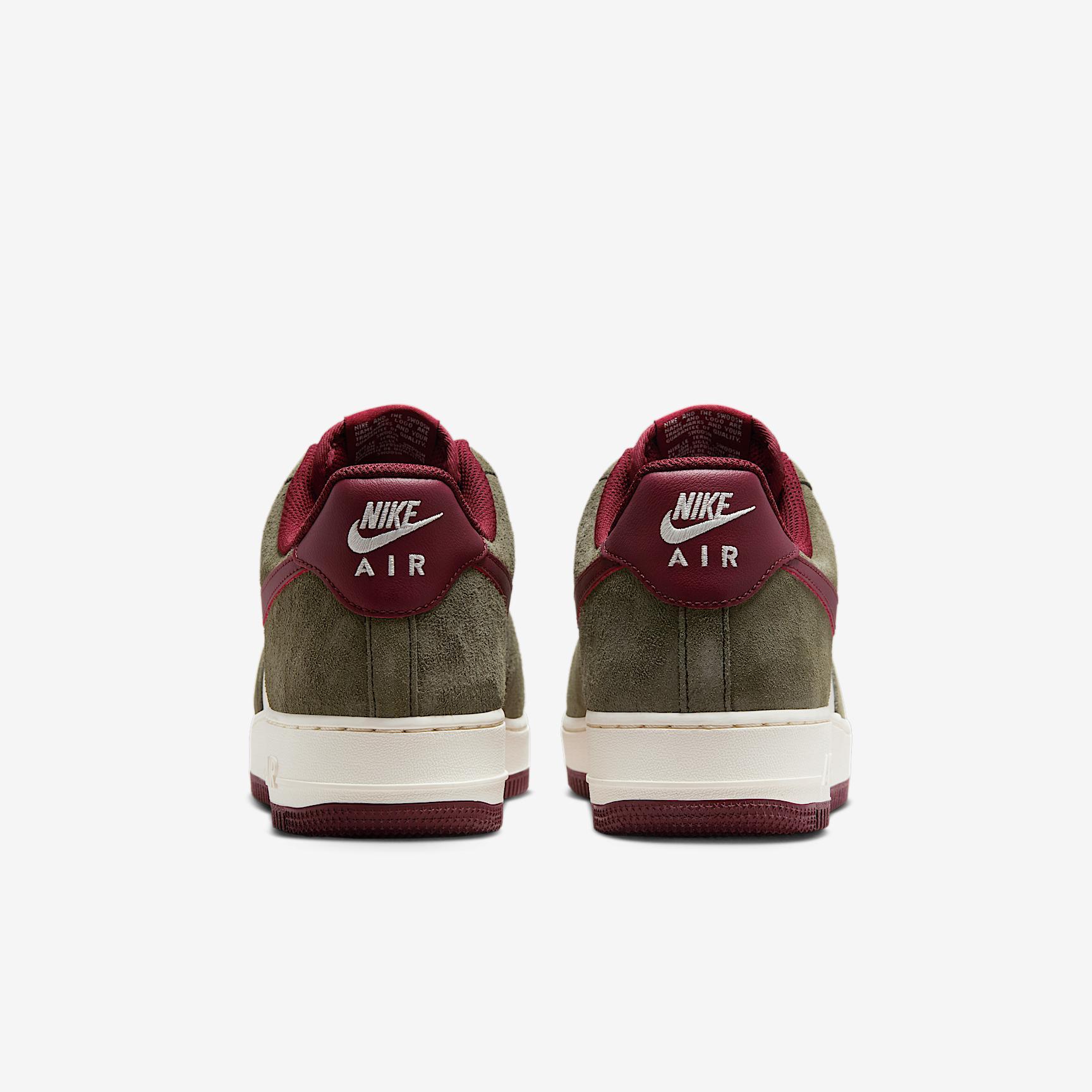 Nike Men's Air Force 1 '07 LV Shoes Product Image