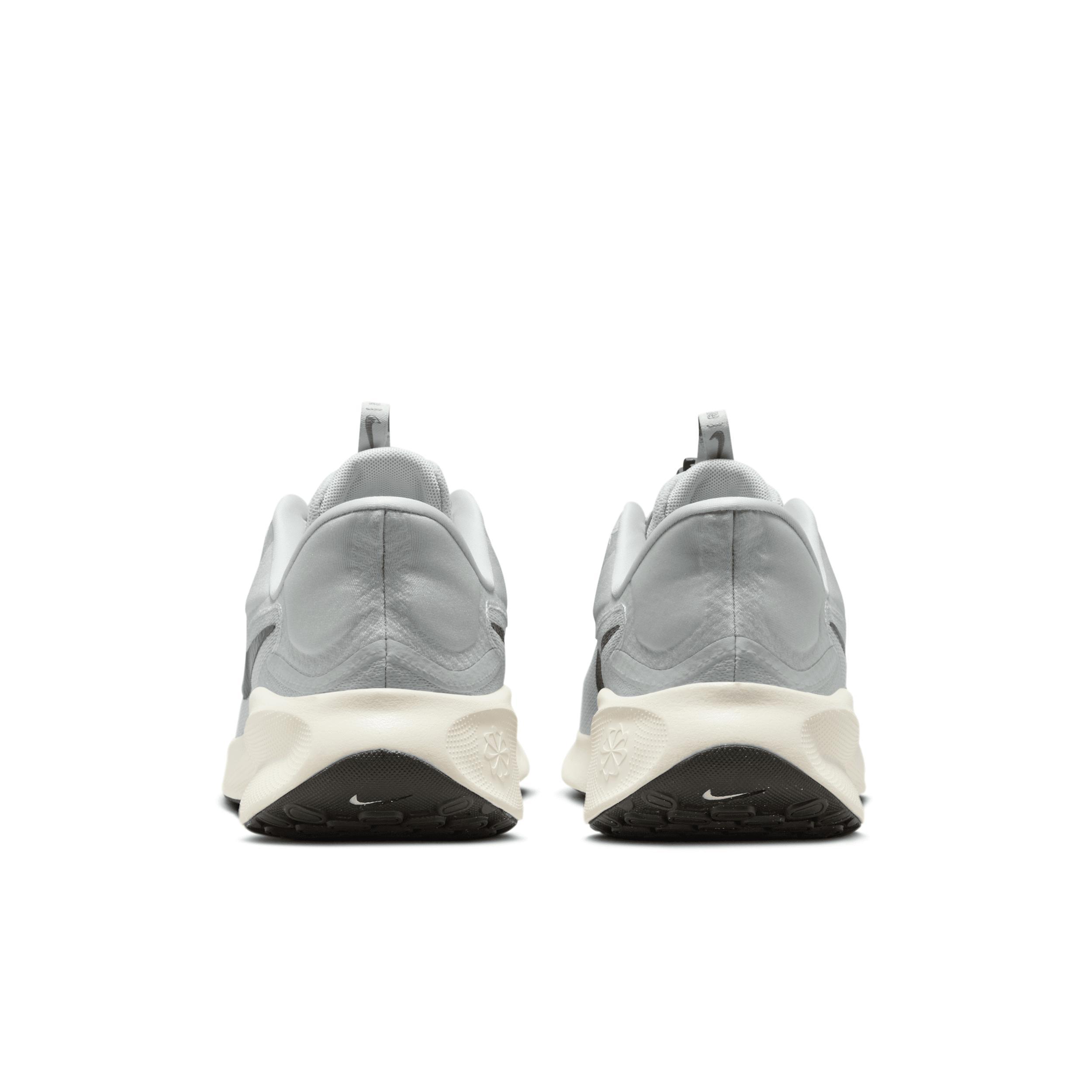 Nike Men's Revolution 7 EasyOn Road Running Shoes Product Image