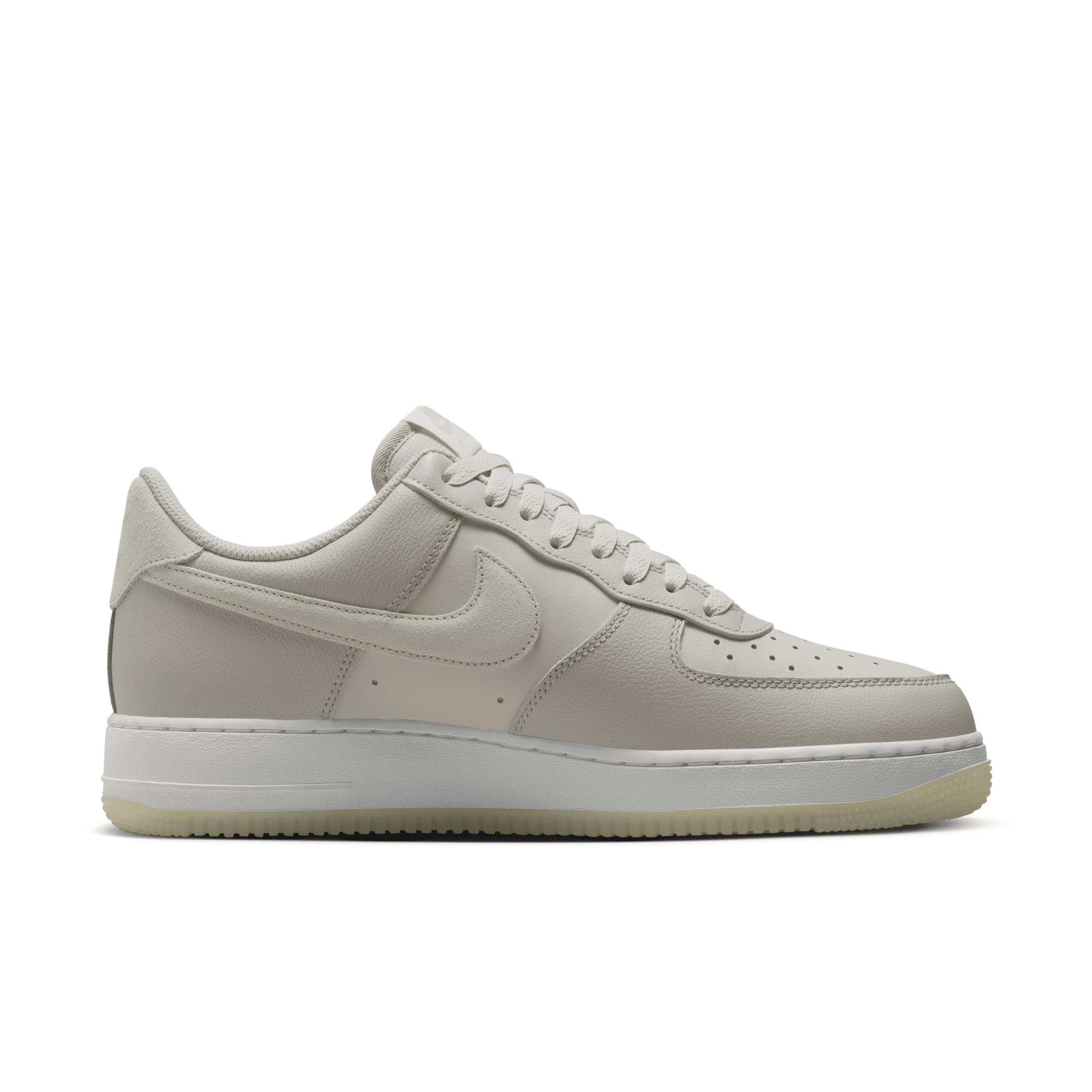 Nike Air Force 1 '07 LV8 Men's Shoes Product Image