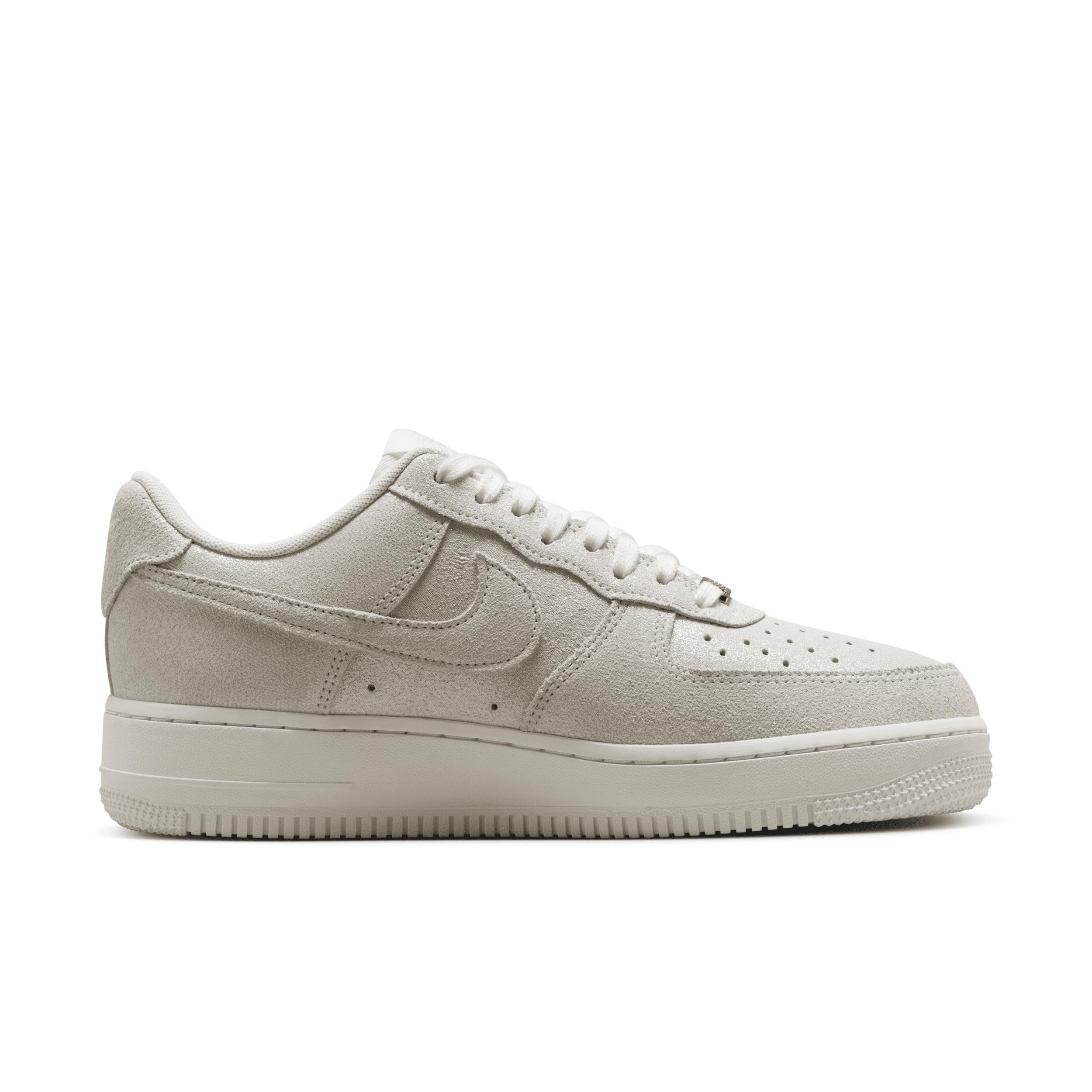 Nike Women's Air Force 1 '07 SE Shoes Product Image