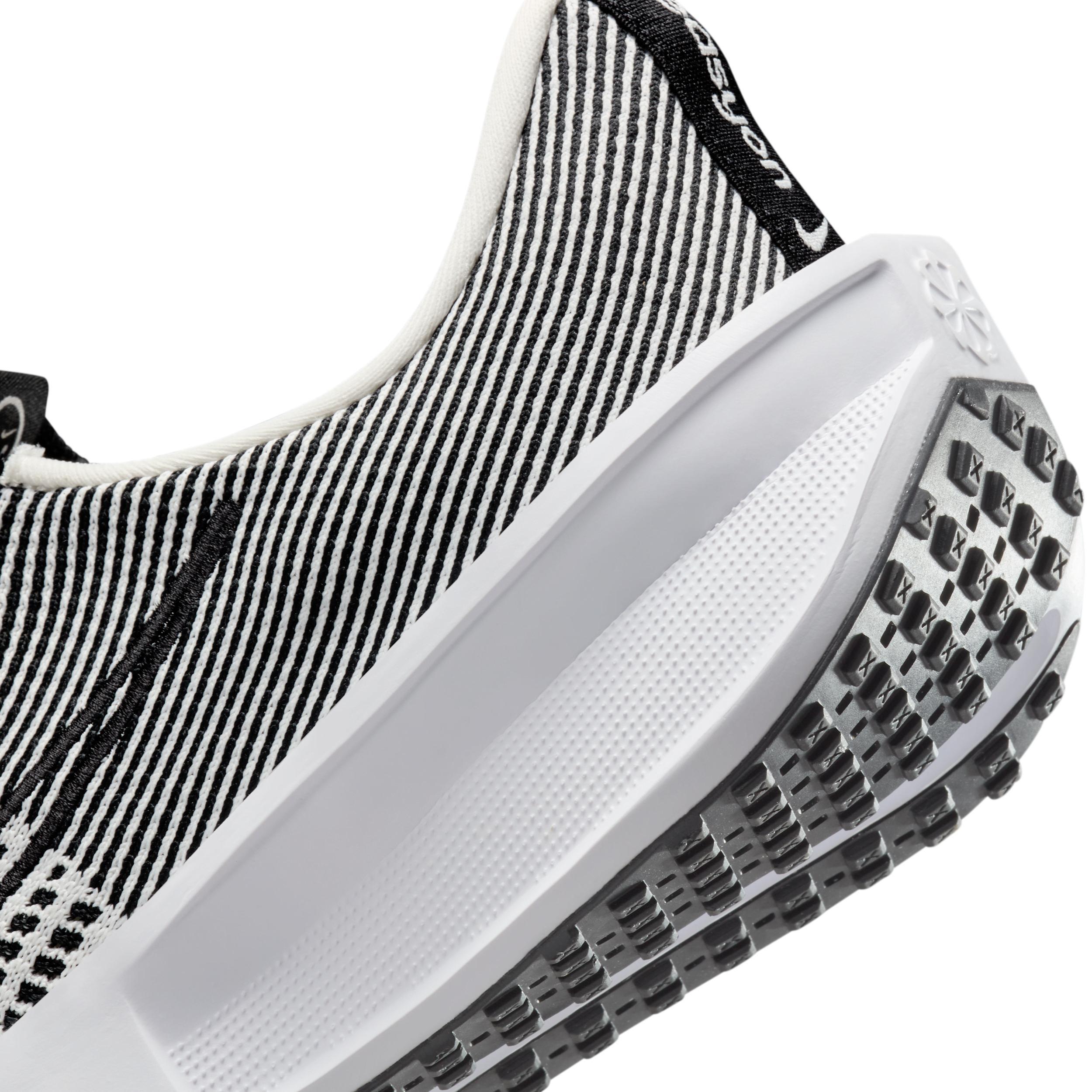 Nike Interact Run EasyOn Men's Road Running Shoes Product Image