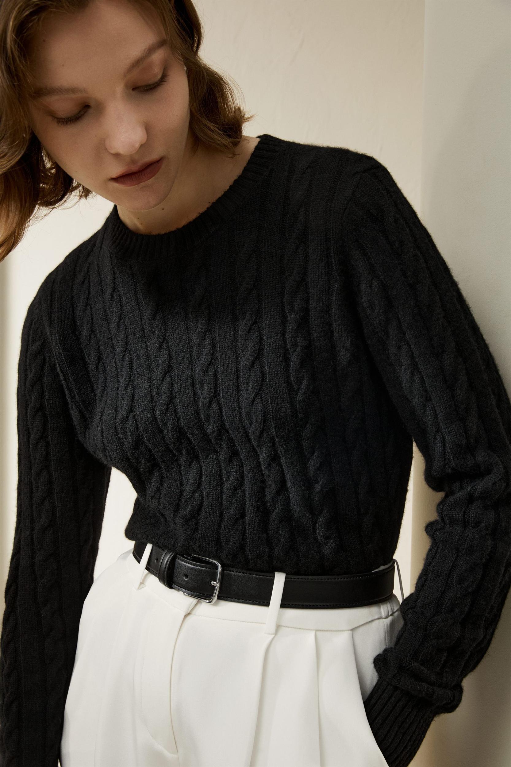 Classic Cable Knit Sweater with Ribbed Edges Product Image