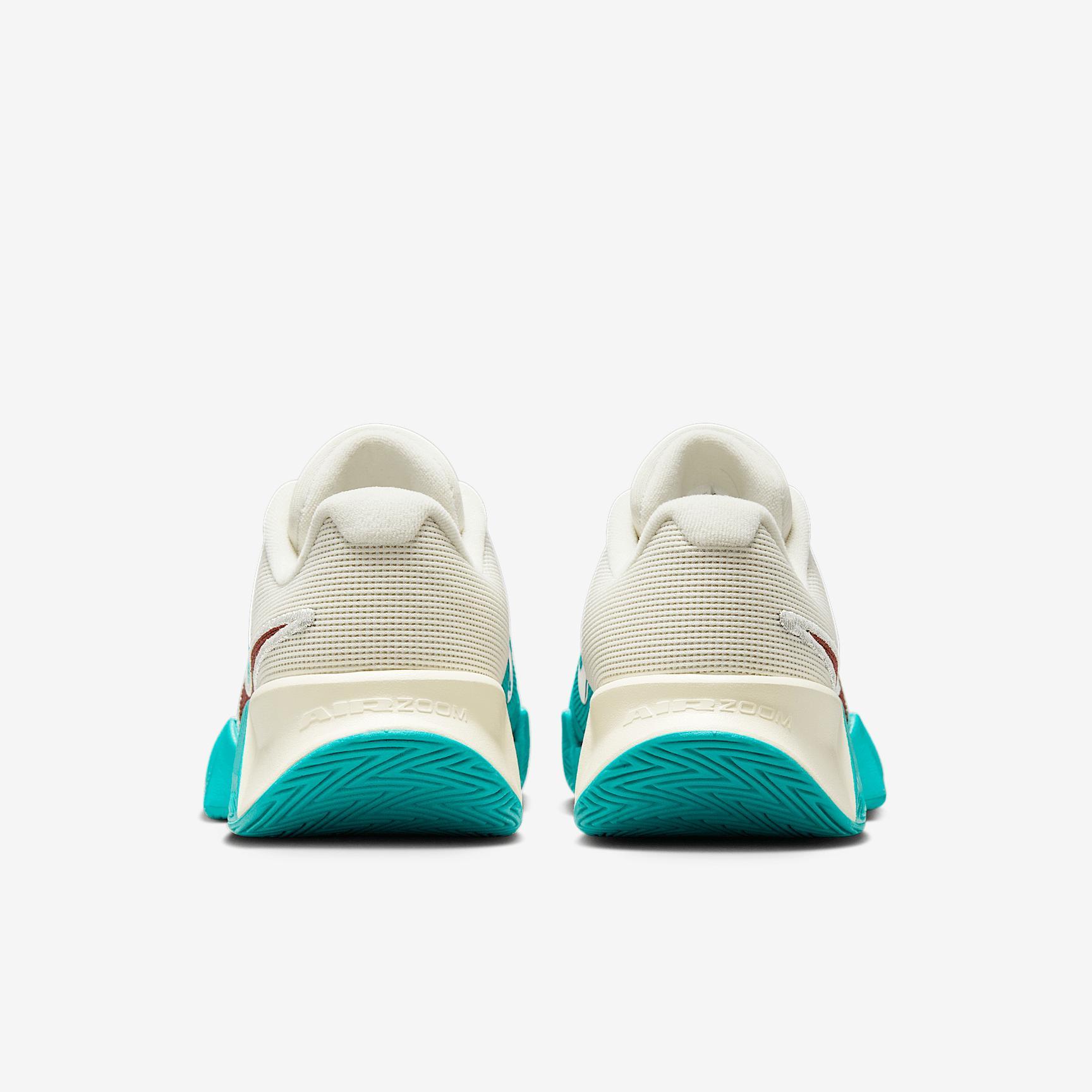 Nike GP Challenge Pro Premium Women's Hard Court Tennis Shoes Product Image