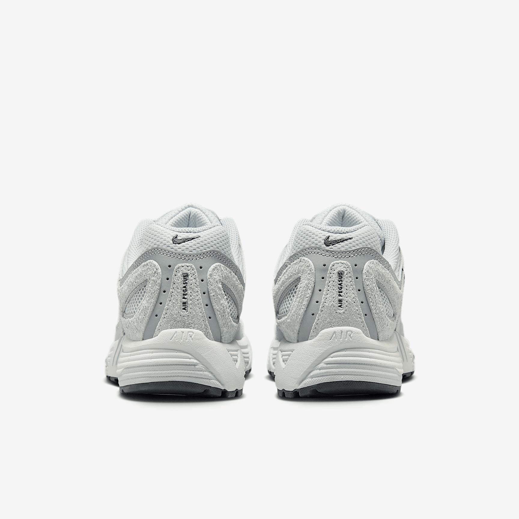 Nike Women's Air Pegasus 2005 Shoes Product Image