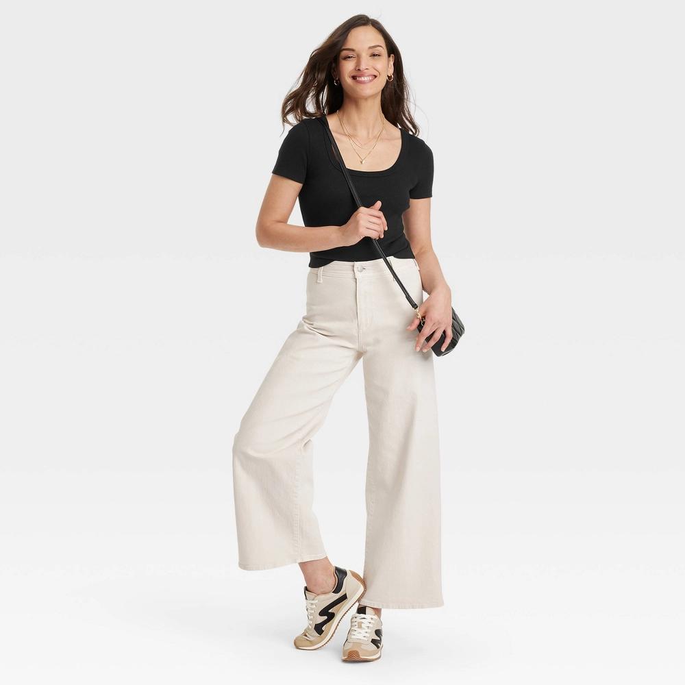 Women's Shrunken Short Sleeve Scoop Neck T-Shirt - Universal Thread™ Product Image