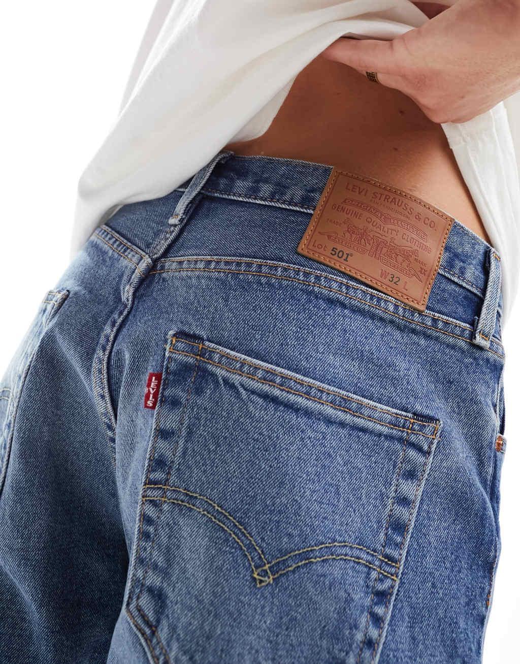 Levi's 501 Original denim shorts in light blue Product Image
