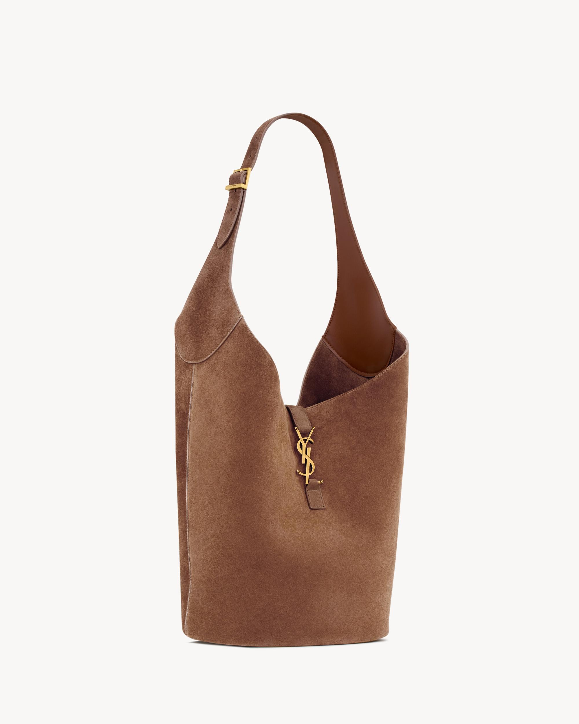 LE 5 À 7 hobo in suede Product Image