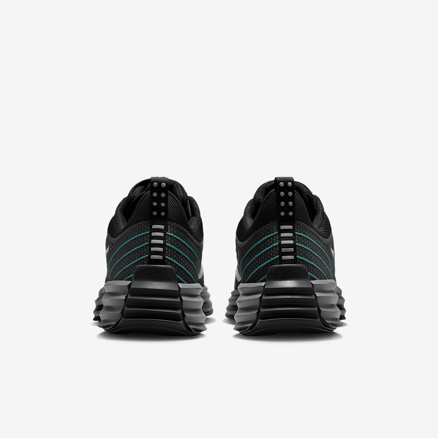 Nike Men's Lunar Roam Premium Shoes Product Image