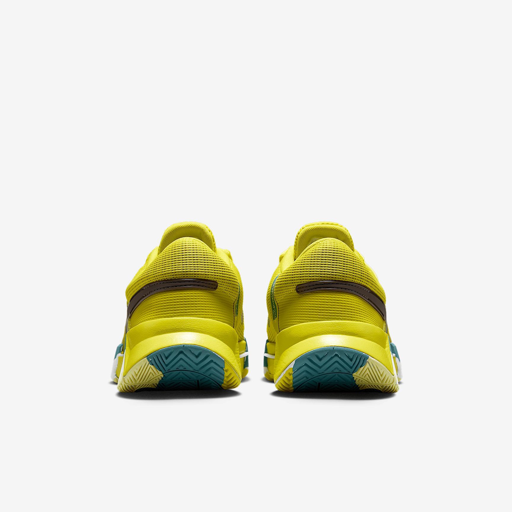 Nike GP Challenge 1 Premium Men's Hard Court Tennis Shoes Product Image