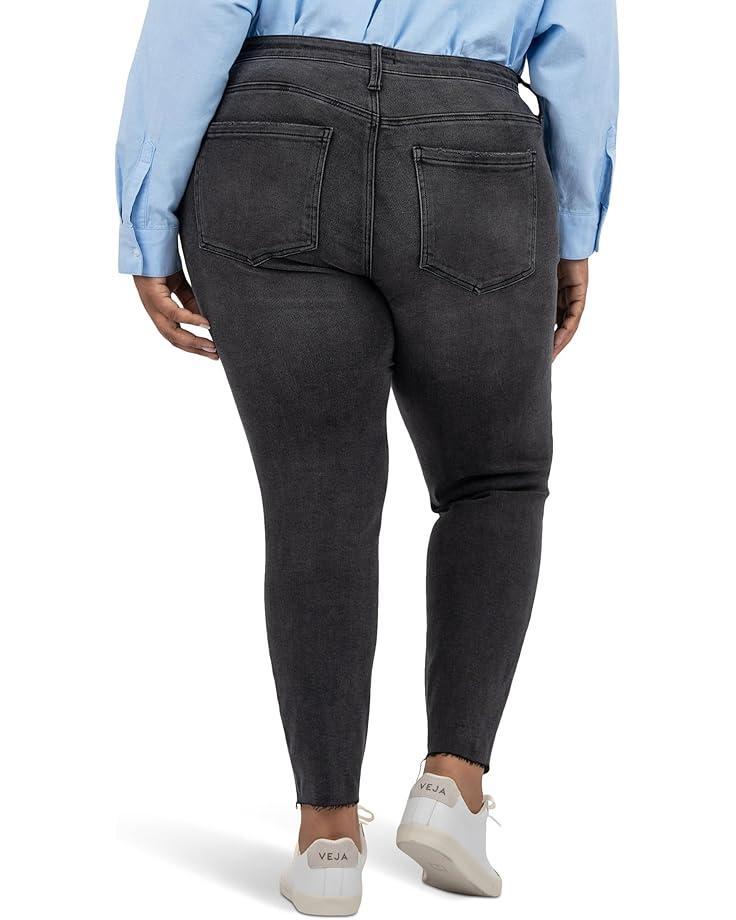 Plus Size Grieta Short Sleeve T-Shirt Product Image