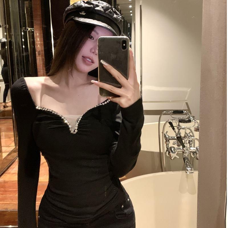 Long Sleeve Sweetheart Neck Plain Rhinestone Ruched Top Product Image