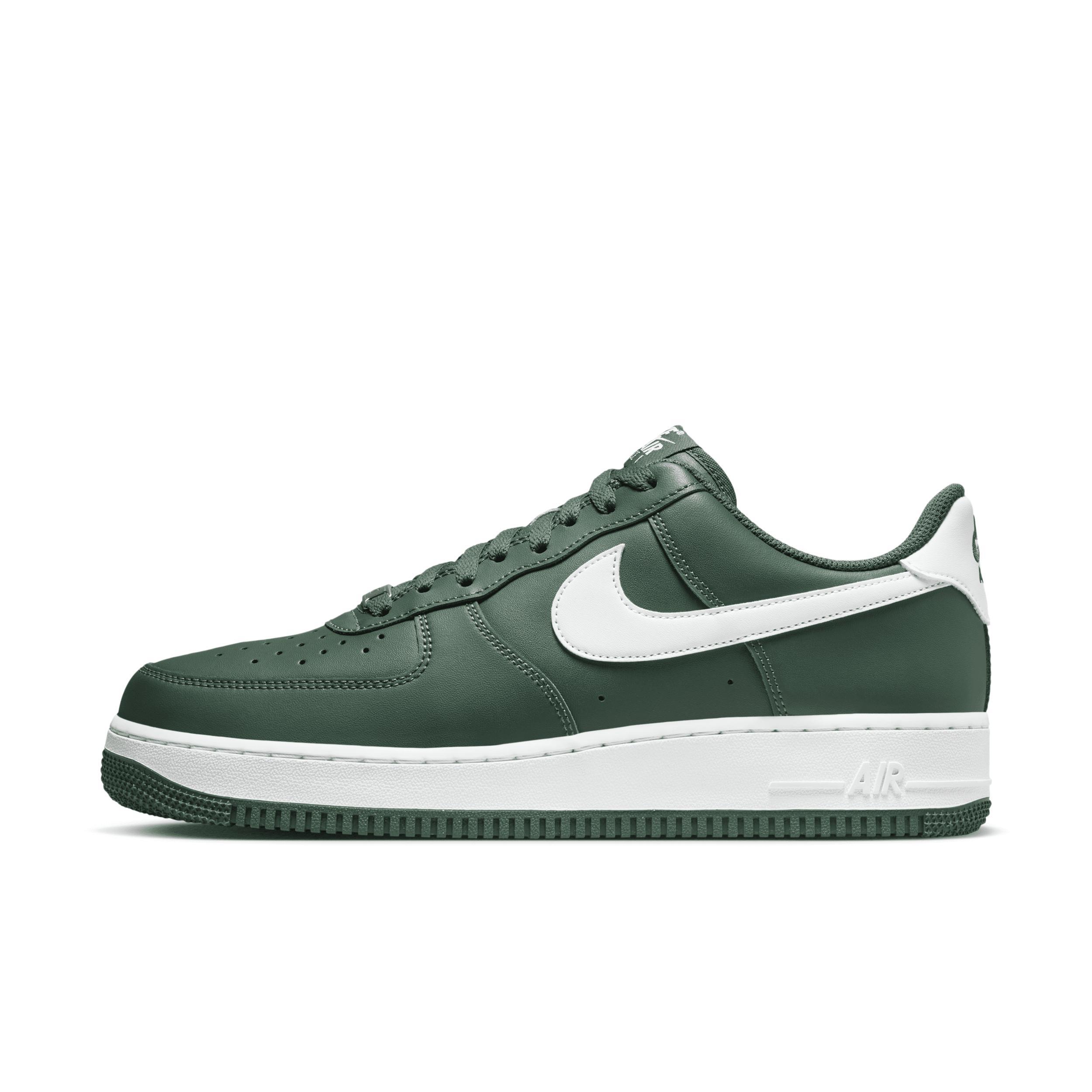 Nike Men's Air Force 1 '07 LV Shoes Product Image