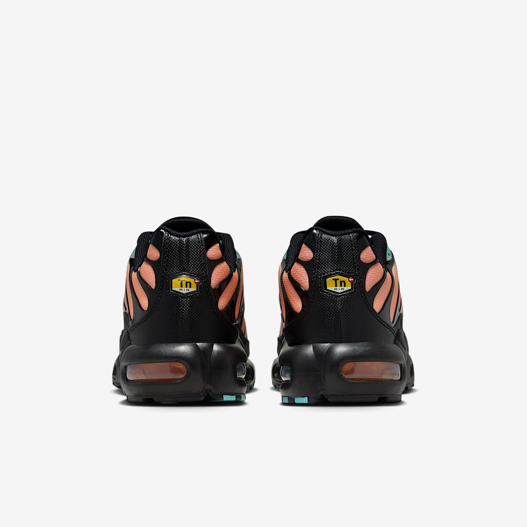 Nike Men's Air Max Plus Shoes Product Image
