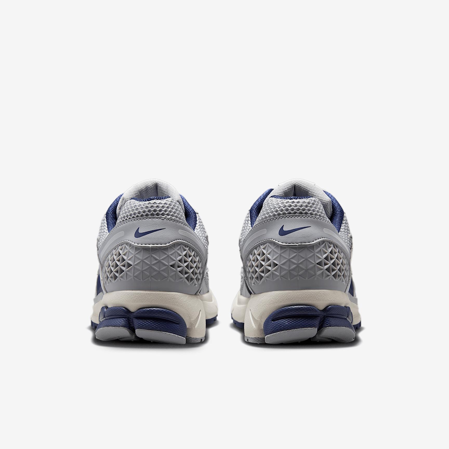Nike Zoom Vomero 5 Men's Shoes Product Image