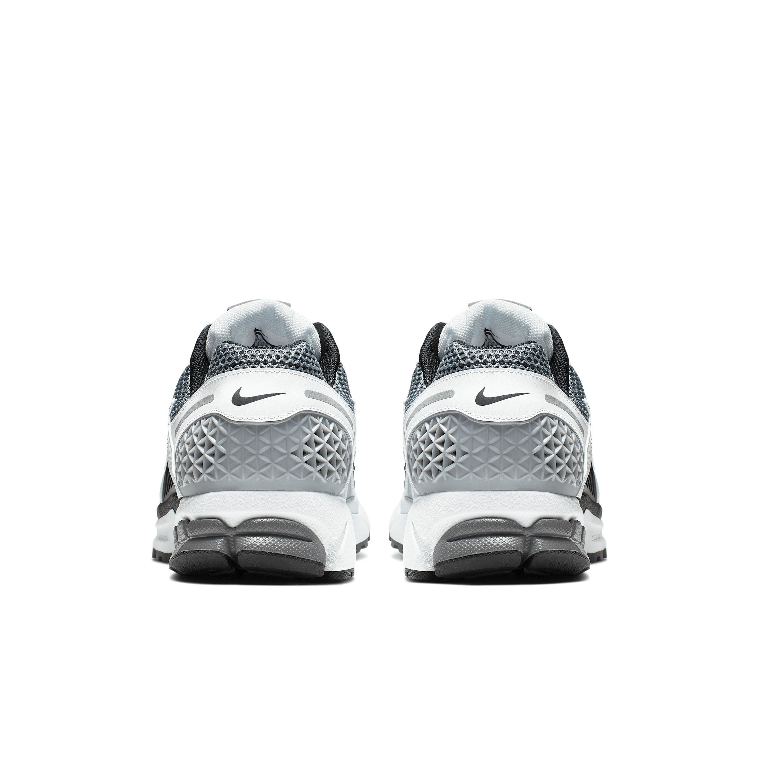Nike Men's Zoom Vomero 5 SE SP Shoes Product Image
