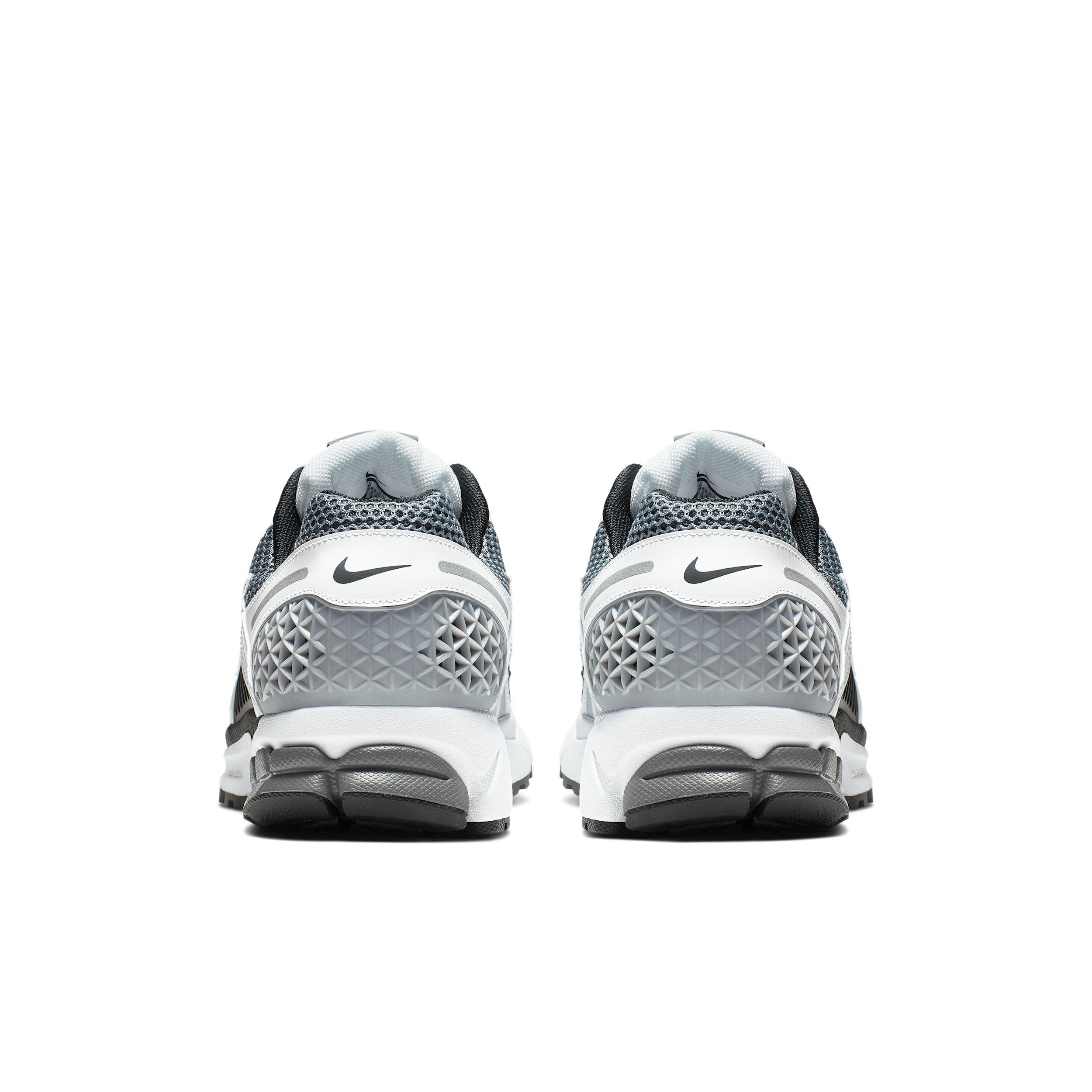 Nike Men's Zoom Vomero 5 SE SP Shoes Product Image
