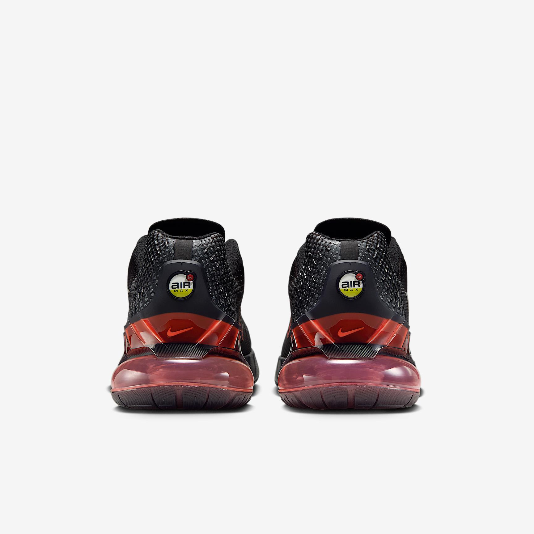 Nike Men's Air Max Phoenix Shoes Product Image