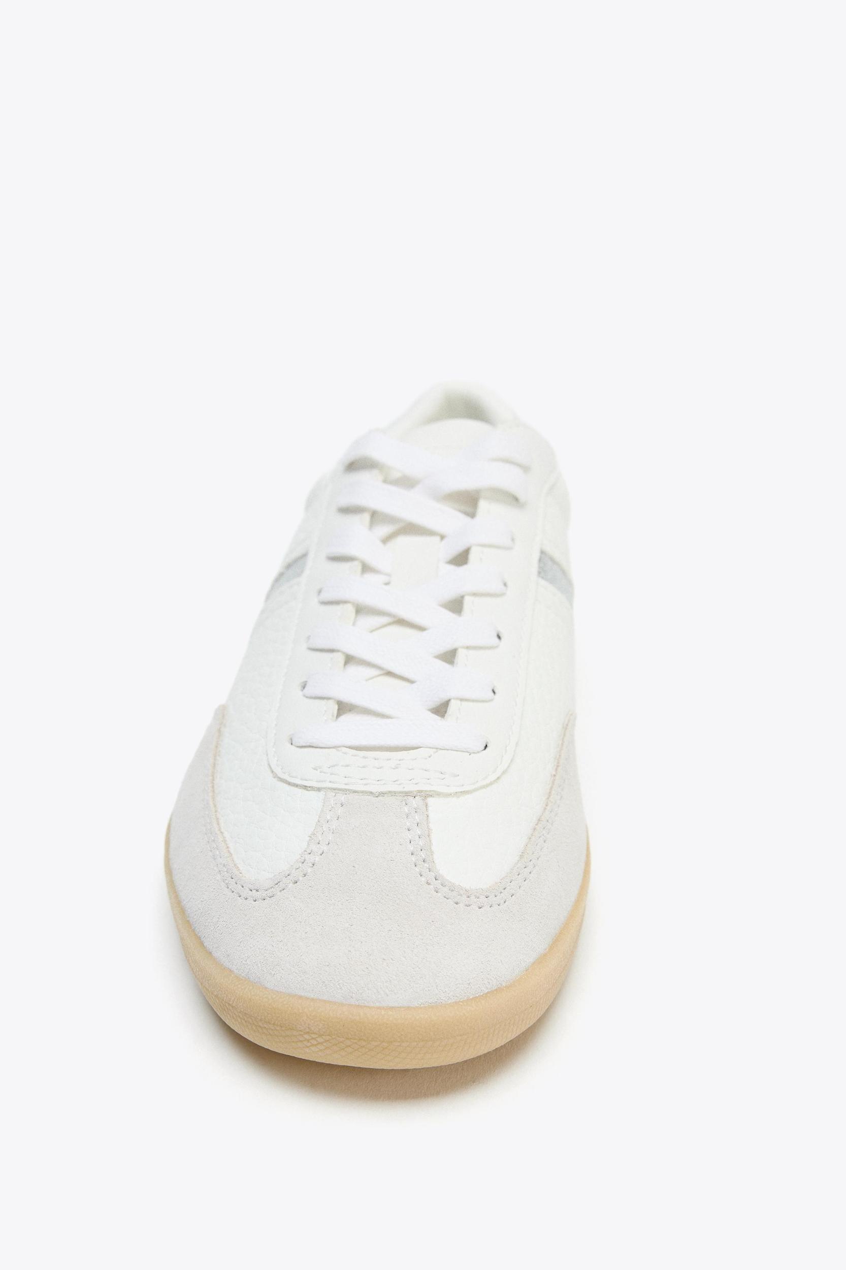 ATHLETIC SHOES Product Image