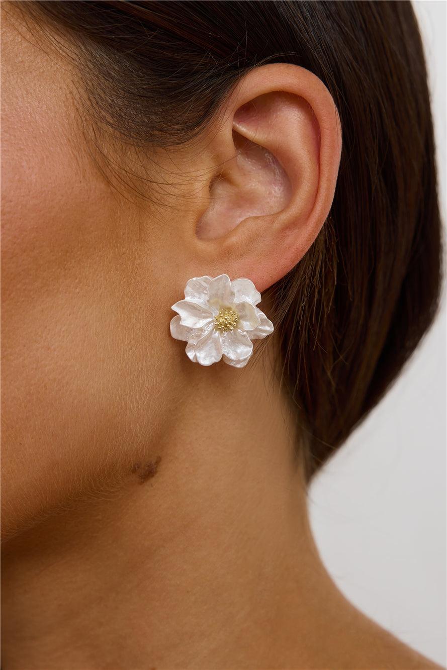 Fresh Bloom Earrings Gold Product Image