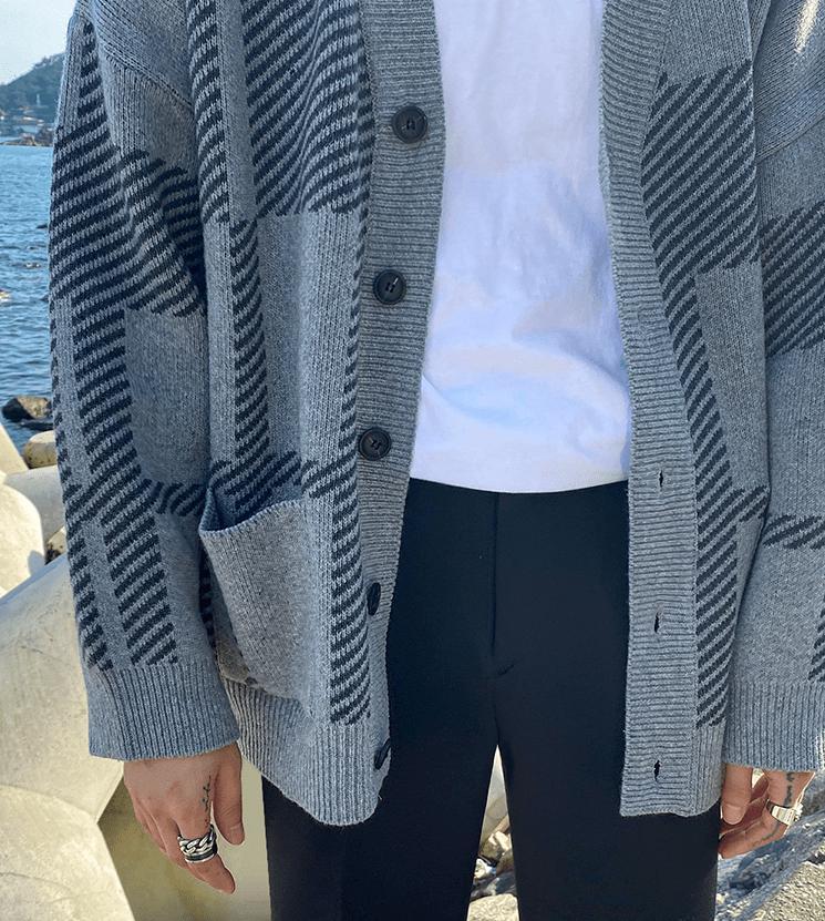 RT No. 3218 GRAY PLAID CARDIGAN Product Image