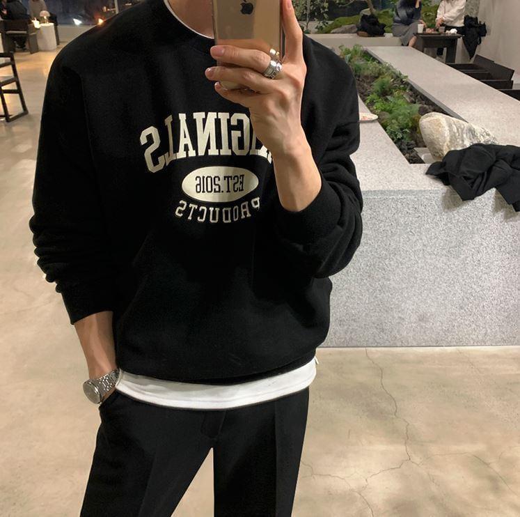 RT No. 5420 BLACK ROUND NECK LETTERED SWEATER Product Image