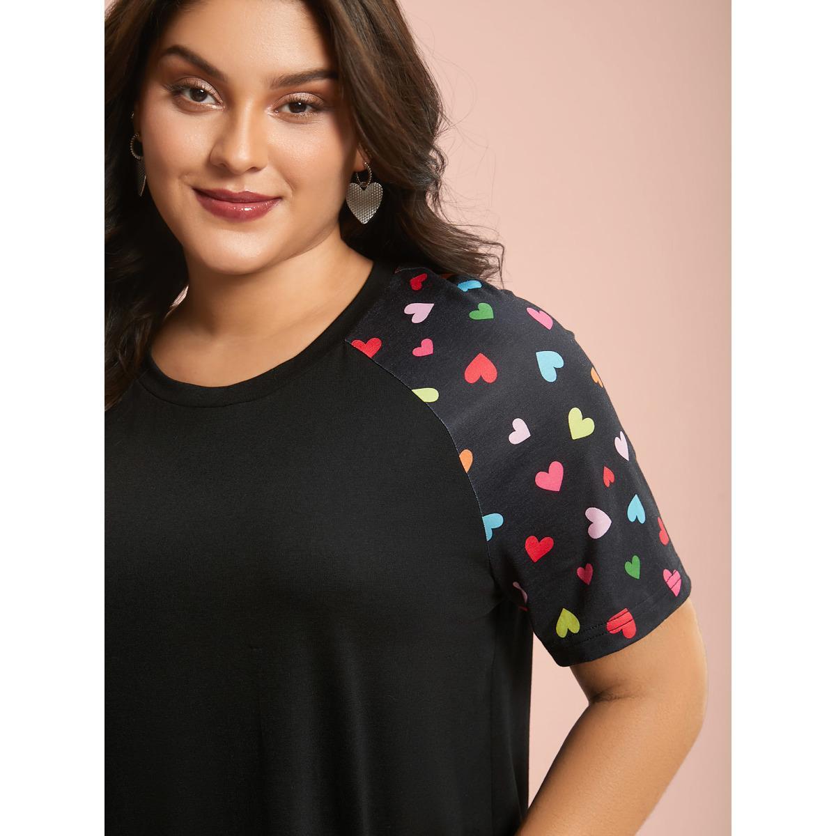 Plus Size Multi-Color Hearts Spliced Slim-Fit T-Shirt Black Women Casual Contrast Round Neck Everyday T-shirts BloomChic 22-24/3X Product Image