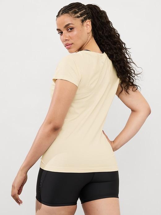 Momentum Seamless Tee Product Image